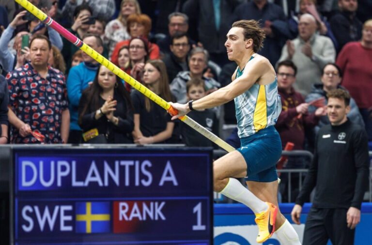 Duplantis establece un nuevo récord mundial de pértiga al alcanzar los 6,27 metros.