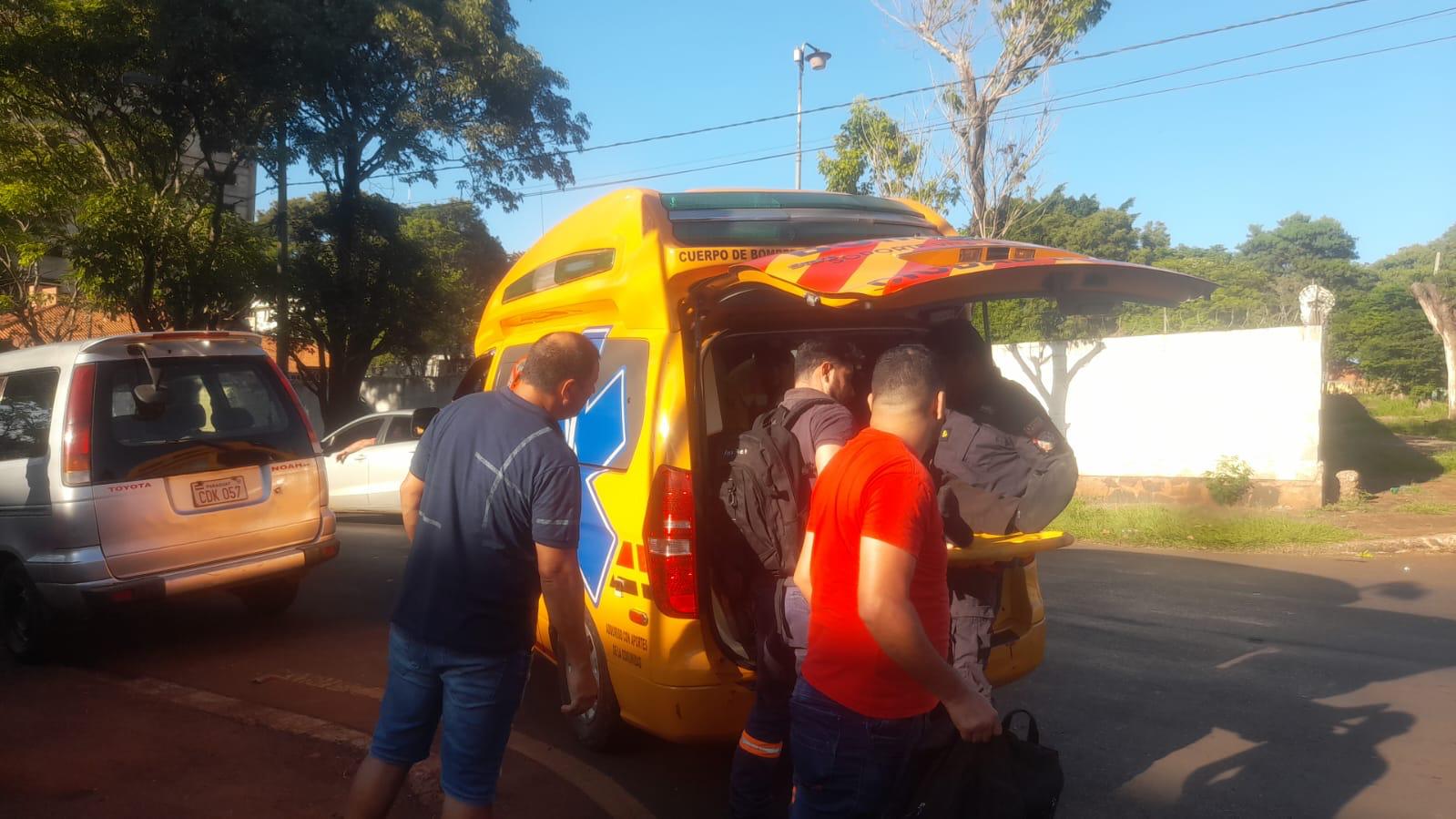 Accidente de tránsito en el microcentro de Ciudad del Este deja un motociclista herido