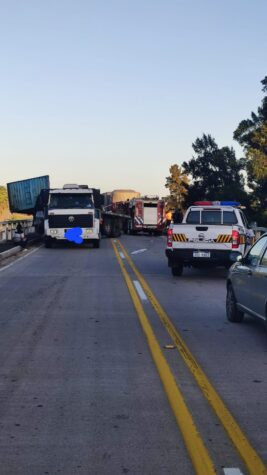 Siniestro de tránsito entre dos camiones deja 3 personas lesionadas