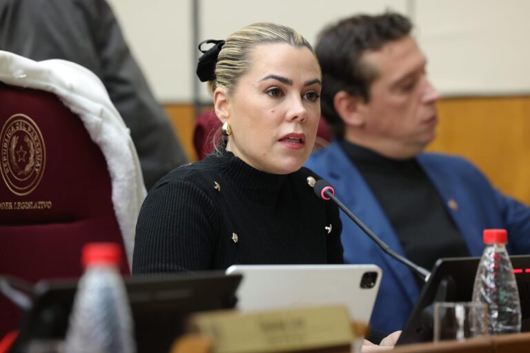 Lizarella Valiente quiere que por ley se regule a los salones de belleza