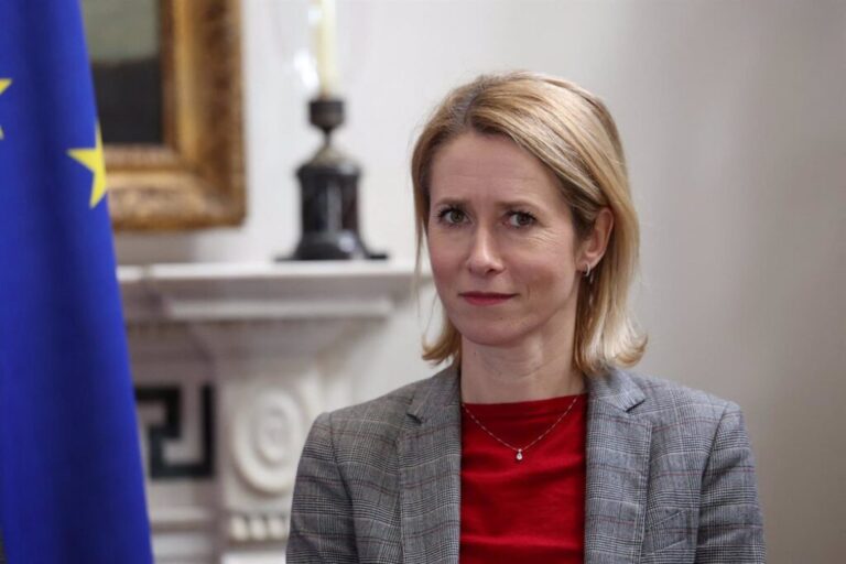 Kallas Acelera el Envío de Munición de Artillería Frente a la Falta de Apoyo al Plan de 40.000 Millones