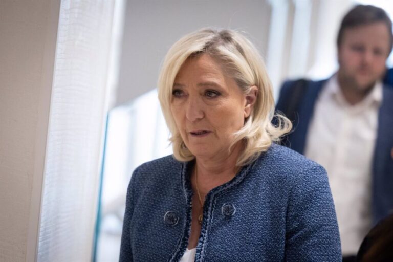 Le Pen rechaza con indignación la decisión del tribunal que la inhabilita como candidata presidencial