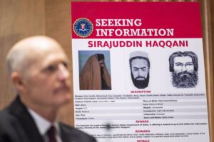 Los talibanes confirman que EEUU ha eliminado la recompensa por Sirajuddin Haqqani, líder del régimen