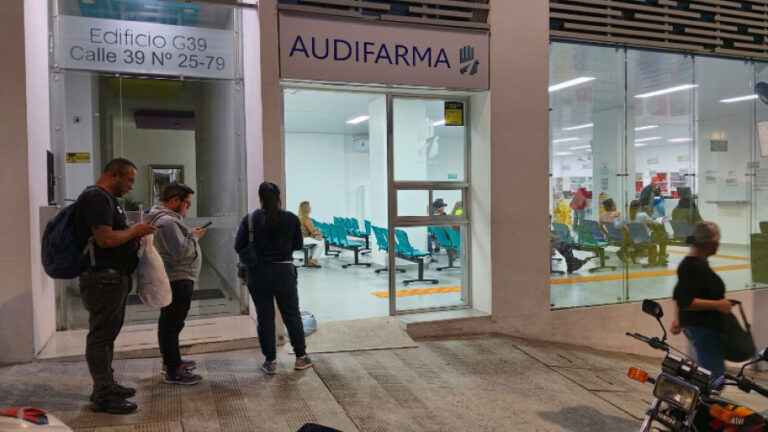 Los-usuarios-se-quejan-Audifarma-amplía-sede-pero-no-mejora-el-servicio-1