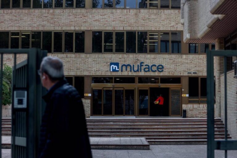 Muface otorga a Adeslas y Asisa el contrato para la atención a funcionarios.