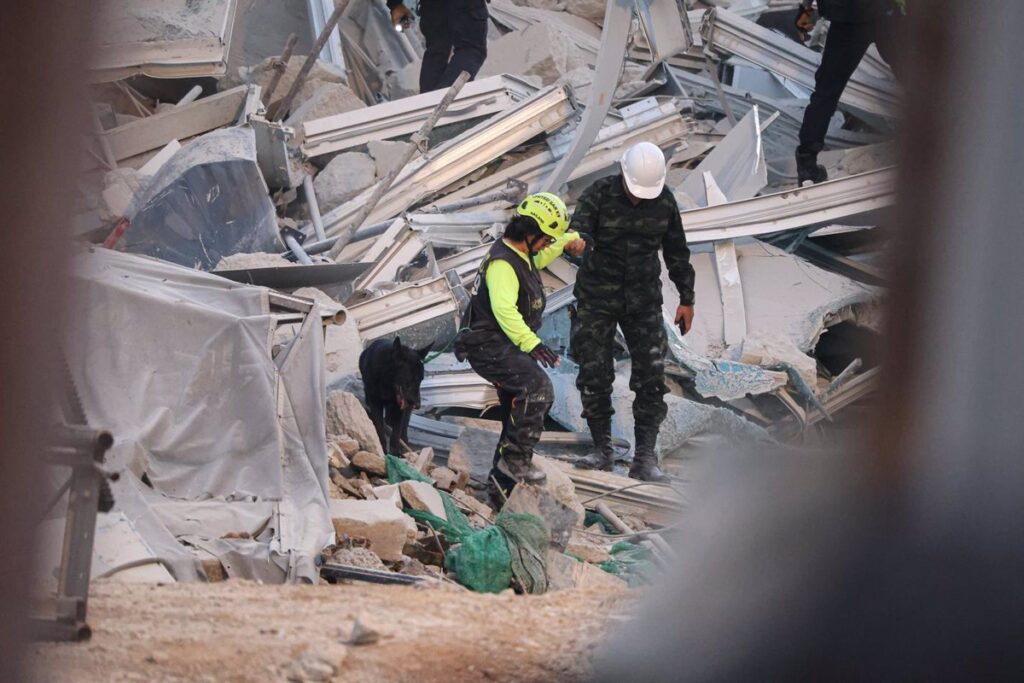 Rescatistas Identifican 15 Supervivientes Bajo el Rascacielos Colapsado en Bangkok Tras el Terremoto en Birmania