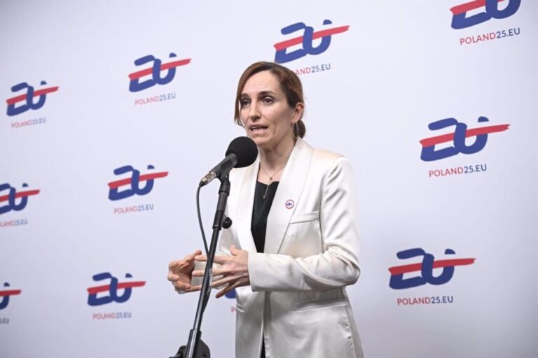 Sanidad destaca que España se compromete «firmemente» a la protección integral de los menores en entornos digitales.