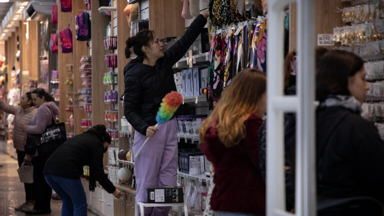 Pymes: las ventas minoristas subieron 24% interanual en febrero, pero no compensan el desplome del año pasado