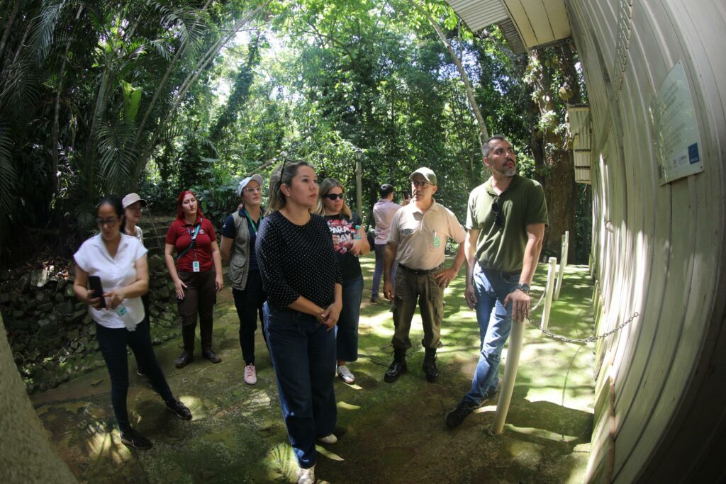 TRABAJO INTERINSTITUCIONAL SE ENFOCARÁ EN FORTALECER EL ÁREA PROTEGIDA QUE ACOGE AL MONUMENTO CIENTÍFICO “MOISÉS BERTONI” TRABAJO INTERINSTITUCIONAL SE ENFOCARÁ EN FORTALECER EL ÁREA PROTEGIDA QUE ACOGE AL MONUMENTO CIENTÍFICO “MOISÉS BERTONI”