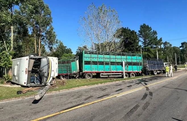 Choque entre camión y ómnibus en Canelones dejó seis heridos, una de ellas en estado grave