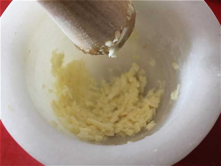 Costillas al horno con patatas, tiernas y jugosas