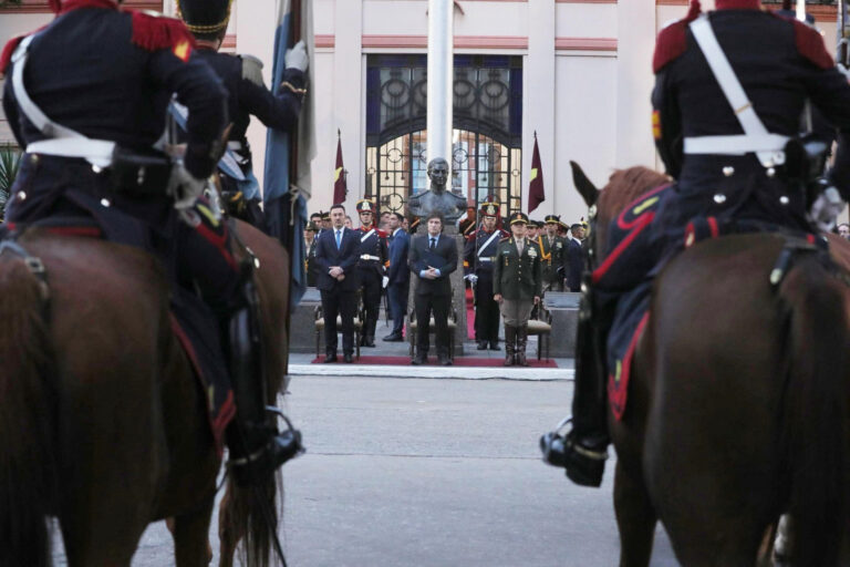 Milei encabezó el acto por el 213° aniversario del Regimiento de Granaderos a Caballo “General San Martín”