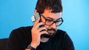 Por qué motivos puede aparecer el mensaje de línea ocupada al llamar por teléfono