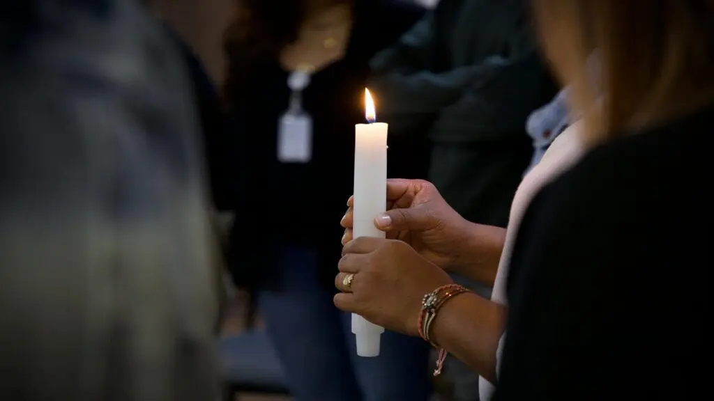 Entregan en Colombia cuerpos de dos víctimas de ejecuciones extrajudiciales durante el uribismo