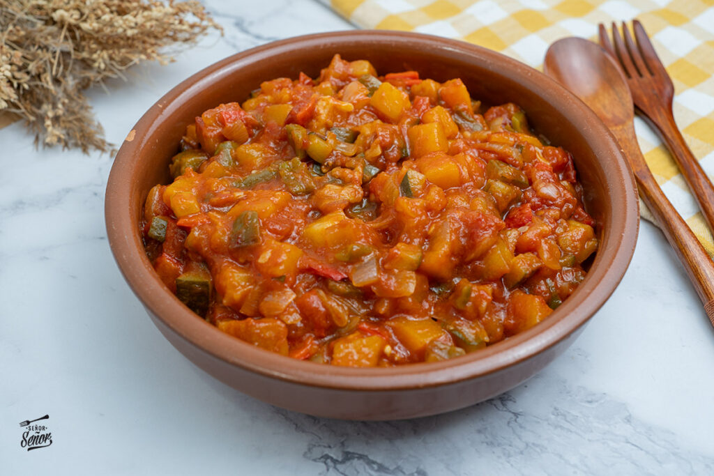 Pisto de verduras. Receta tradicional y fácil de la abuela Pisto de verduras. Receta tradicional y fácil de la abuela