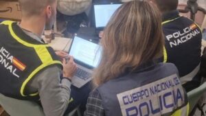 La Policía acaba con otra estafa piramidal de criptomonedas en España que contaba con 400 Bitcoins