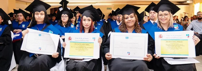 FUNIBER celebra una ceremonia de entrega de títulos en su sede de Honduras