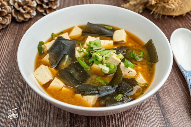 Sopa de miso. Receta fácil de sopa japonesa