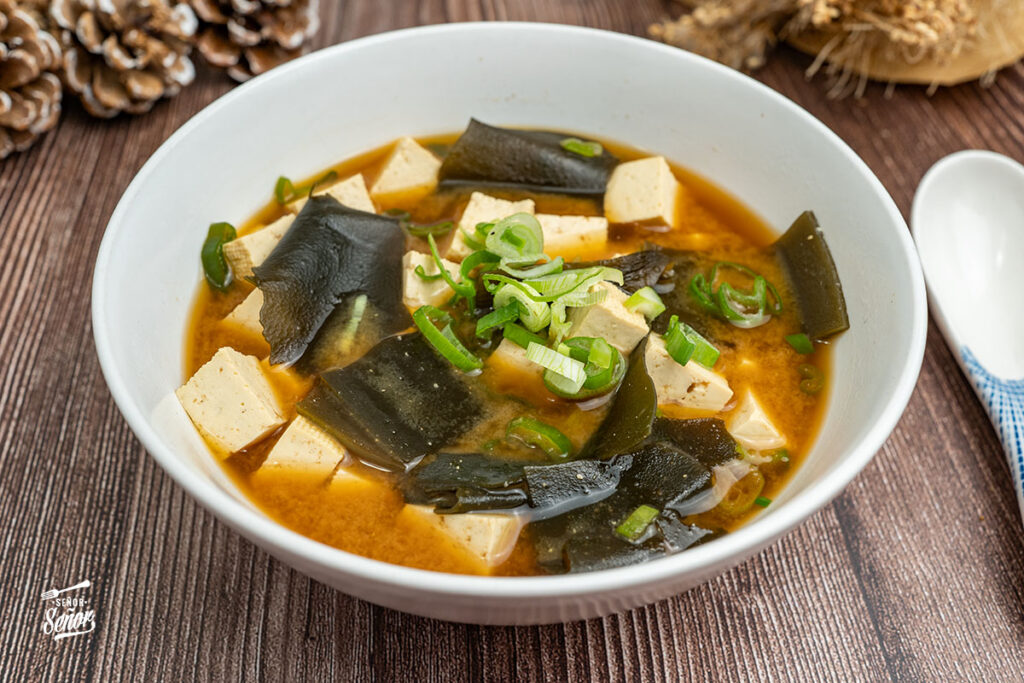 Sopa de miso. Receta fácil de sopa japonesa Sopa de miso. Receta fácil de sopa japonesa