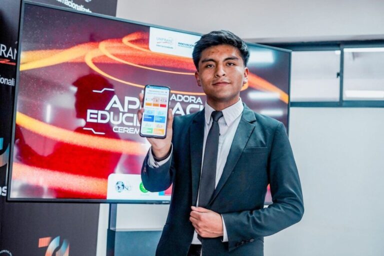 Estudiantes de El Alto crean la primera app boliviana de prevención sísmica