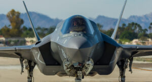 Los F-35 y los misiles balísticos de EEUU necesitan el componente clave de un imán. El problema es que era “Made in China”