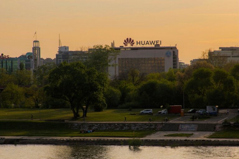 Huawei ya no compite: está construyendo su propia realidad paralela