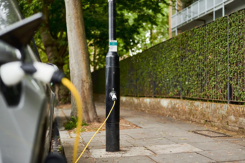 Si la pregunta es cómo vamos a cargar miles de coches eléctricos en la calle, Portugal cree tener la respuesta: farolas