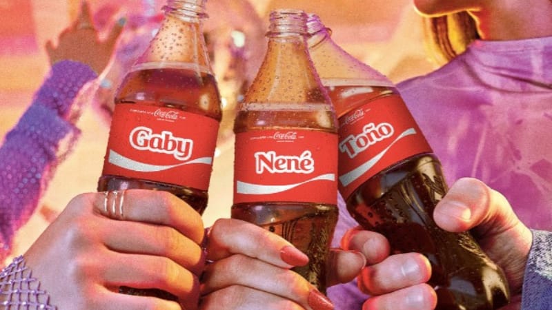 Coca-Cola relanza la icónica campaña “Share a Coke” para una nueva generación, anclada en un nivel de personalización sin precedentes