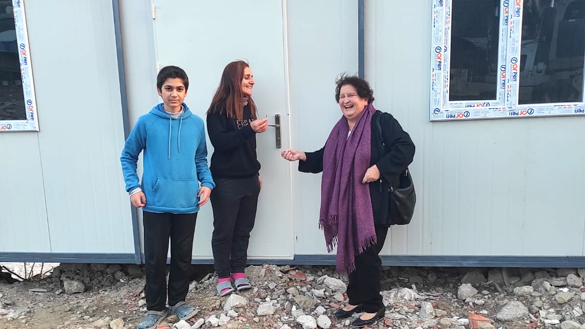 Atisbos de esperanza entre los escombros en Turquía