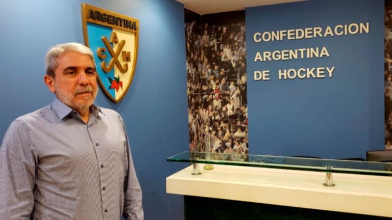Aníbal Fernández fue reelegido presidente de la Confederación Argentina de Hockey