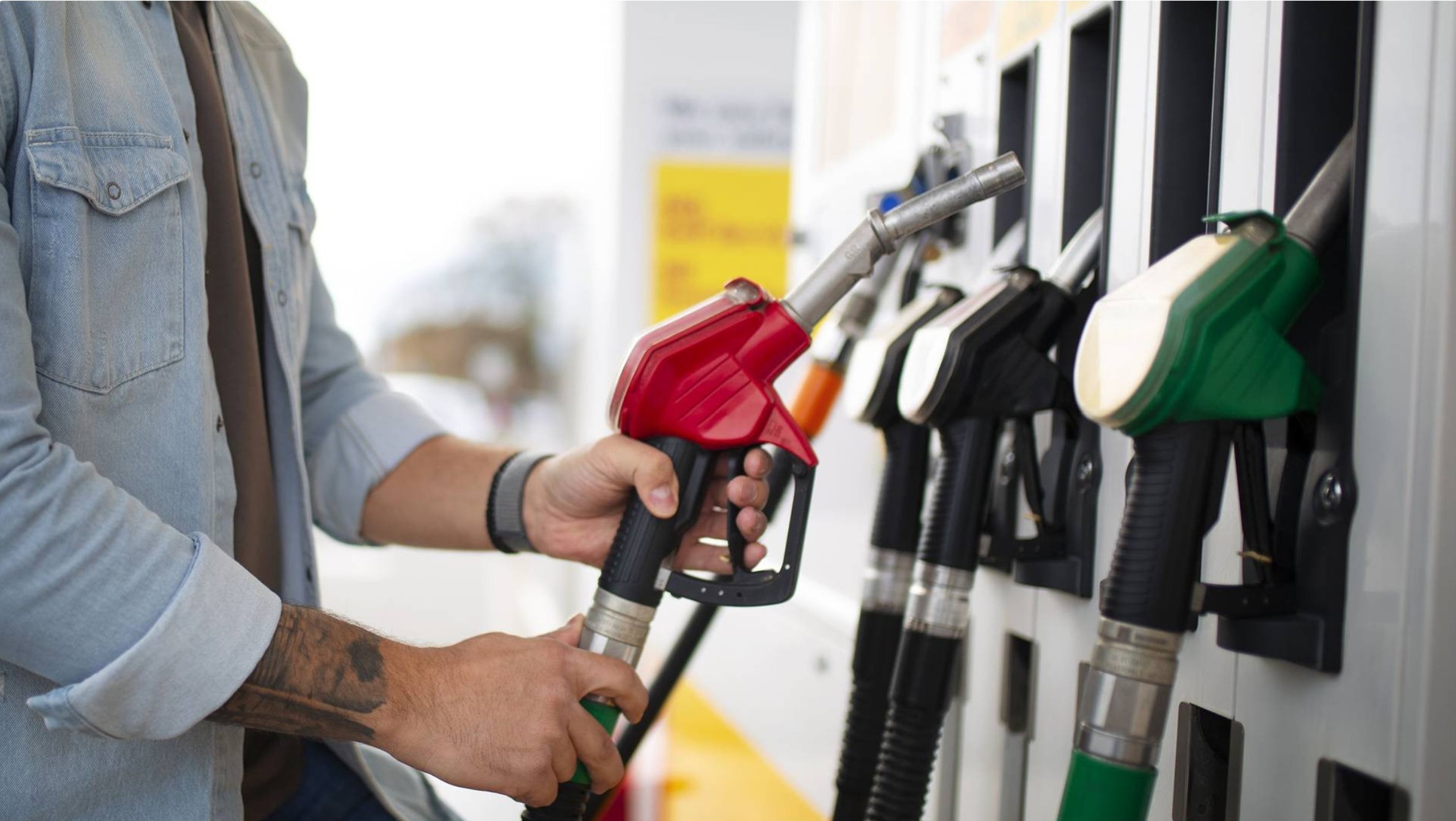 El Gobierno reglamentó el autodespacho de combustible líquido en estaciones de servicio