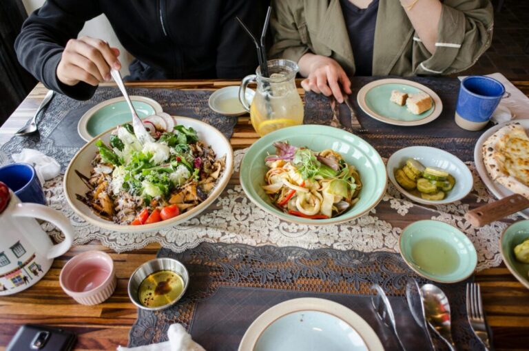 Guía completa de tipos de ensaladas: recetas, ingredientes y combinaciones según su origen