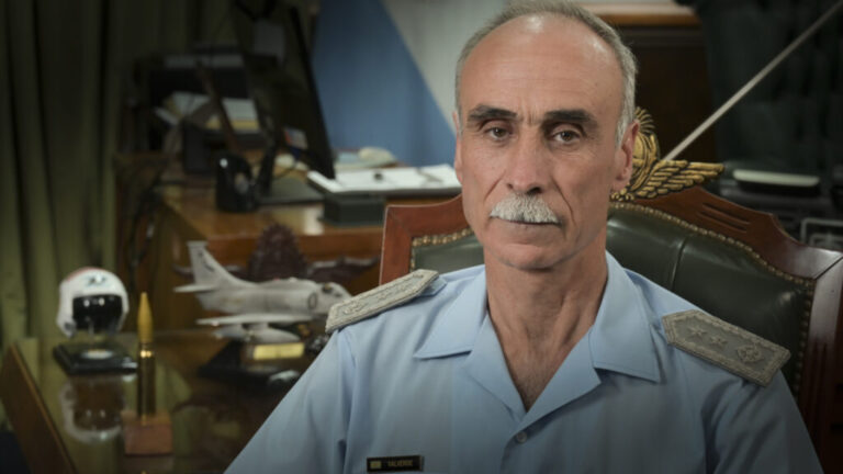 Entrevista exclusiva con el jefe de la Fuerza Aérea: “El piloto no cumple solo la misión, siempre es en equipo”