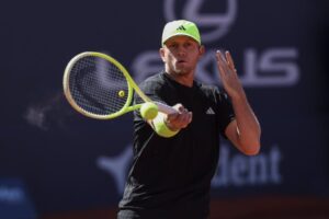 Davidovich choca contra Khachanov y se despide del Godó.