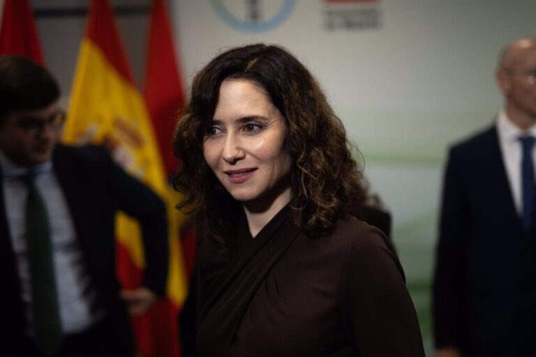 El Tribunal Constitucional acepta el recurso de Sánchez sobre la ley LGTBI de Ayuso