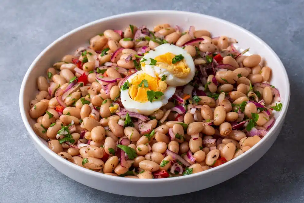 Ensalada de Porotos Blancos: Una opción completa y versátil para tus almuerzos