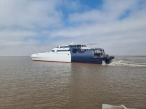 El Montevideo Express recientemente botado del Astillero Riopal