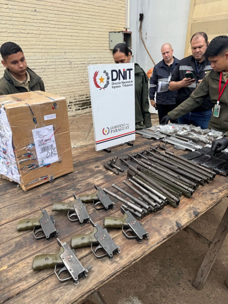 Incautación de Fusiles en el Aeropuerto Silvio Pettirossi: Operativo Revela Importante Descubrimiento