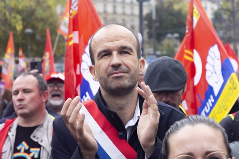 La Francia Insumisa Inicia su Movilización en París Contra la Realidad de la Ultraderecha