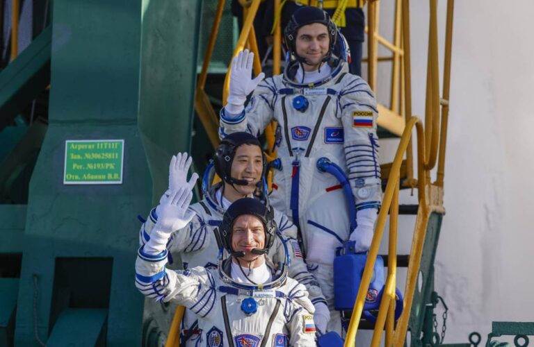 La nave tripulada rusa Soyuz MS-27 llega a la Estación Espacial Internacional