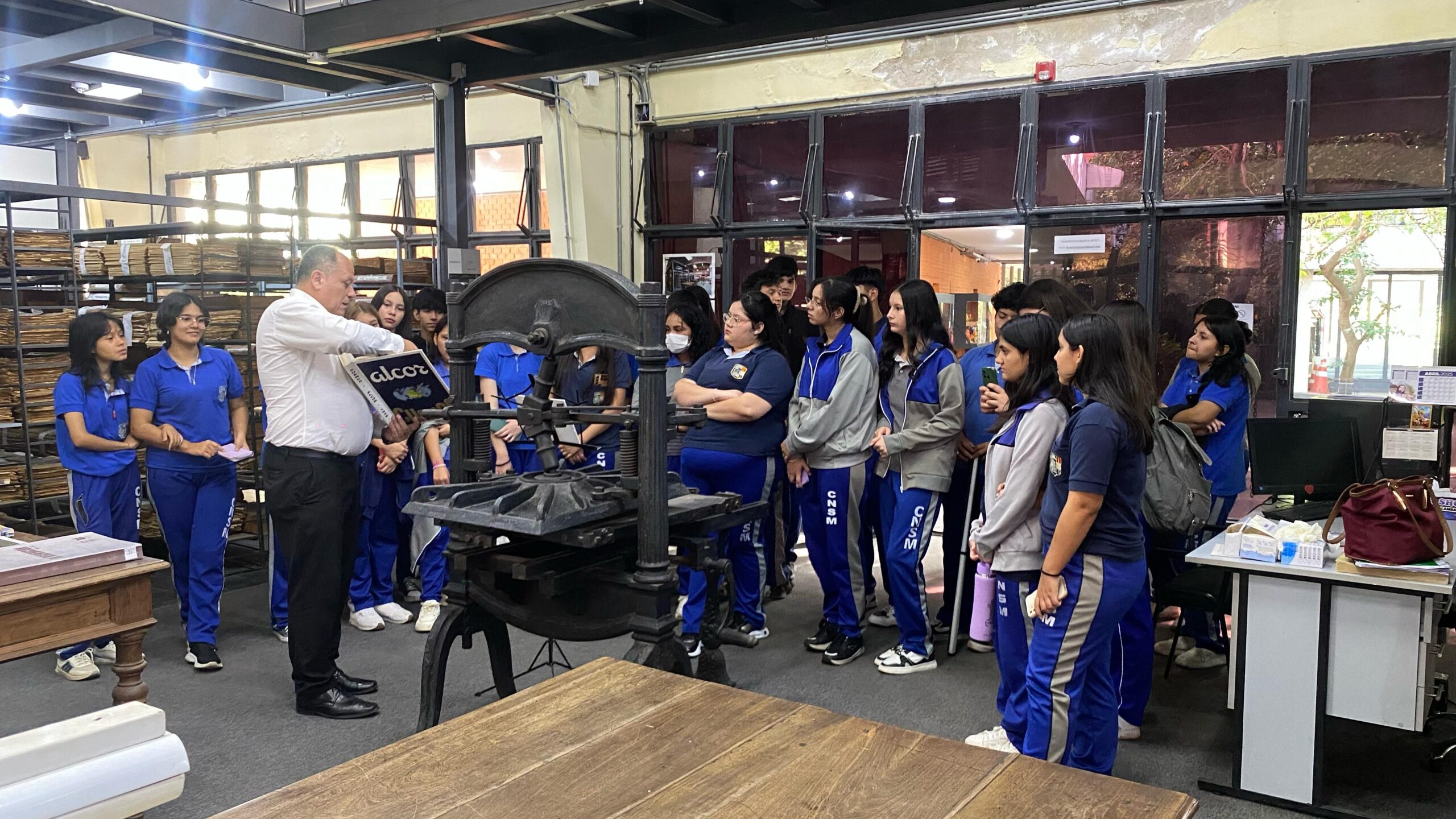 Día del Libro: Paraguay debe “superar la mediterraneidad en las letras”