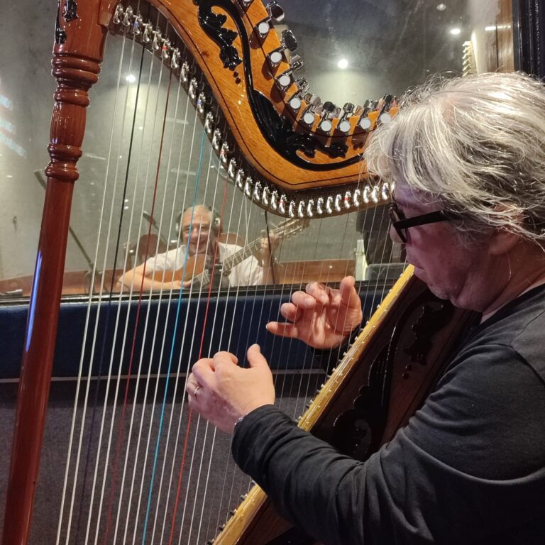 Ismael Ledesma invita a realizar un viaje por su “Folclore profundo”