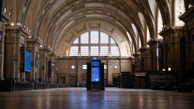 Tercer paro general en la era Milei, pero con colectivos en todo el país