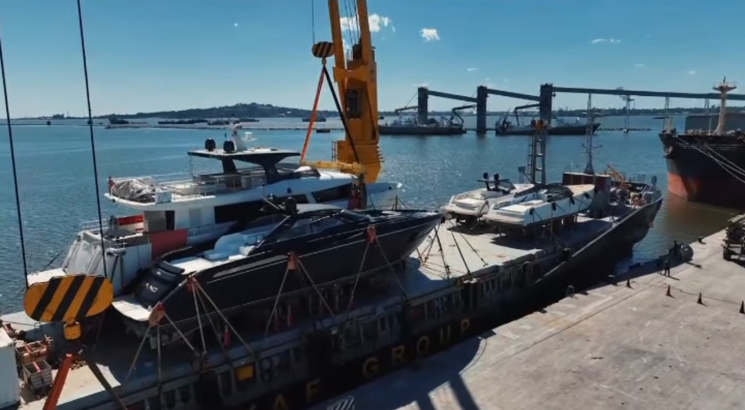 Puerto de Montevideo recibe cuatro lujosos yates en una operación destacada