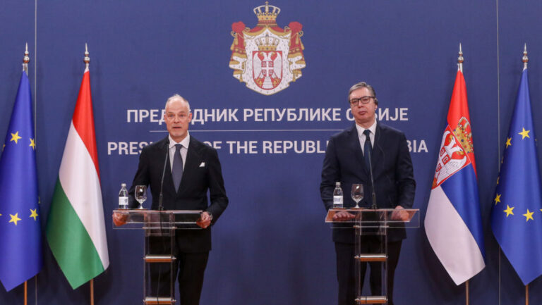 Serbia y Hungría profundizan su vínculo con un acuerdo de cooperación militar y energía