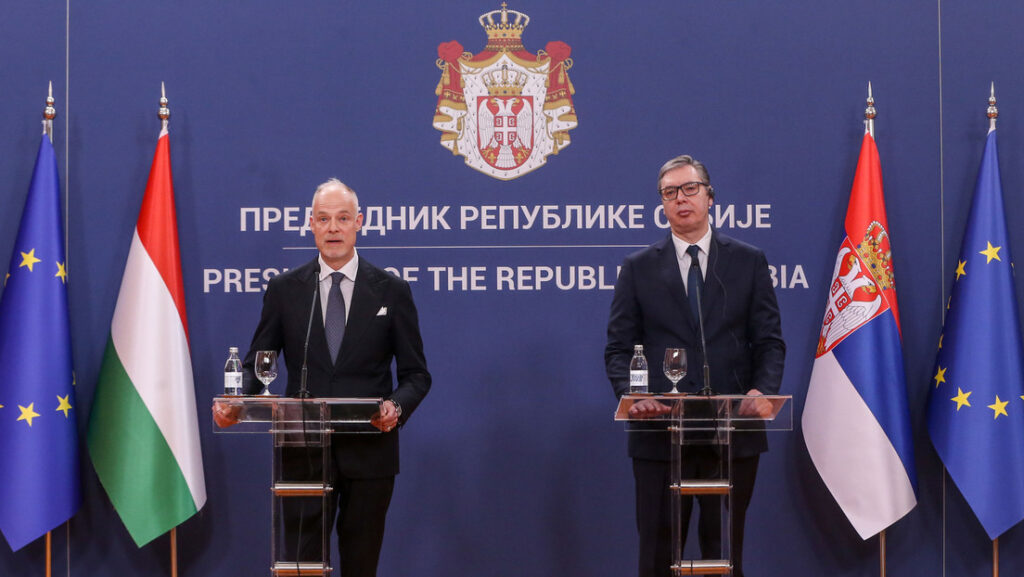 Serbia y Hungría profundizan su vínculo con un acuerdo de cooperación militar y energía