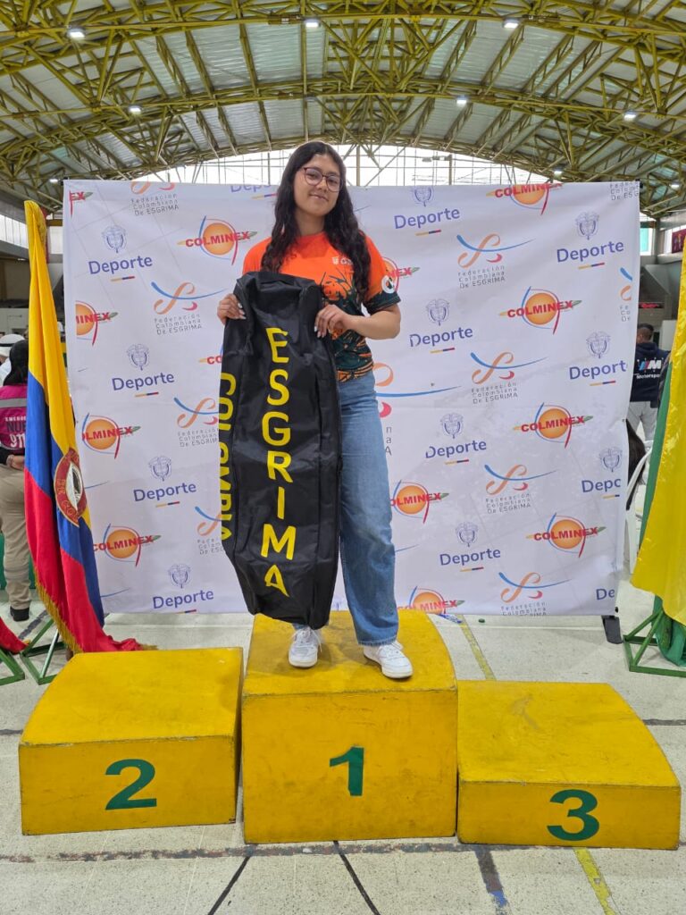 Paula Castro, mejor deportista del año 2024 de la Federación Colombiana de Esgrima