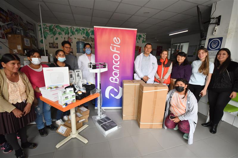 Banco FIE y Oncofeliz entregan equipamiento para la atención del cáncer infantil en Cochabamba