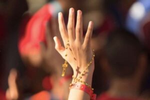 ¿Quién tira la primera piedra?