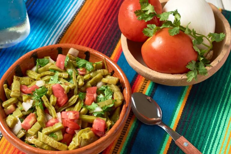 Ensalada de Nopales: Cómo prepararla para que quede sabrosísima